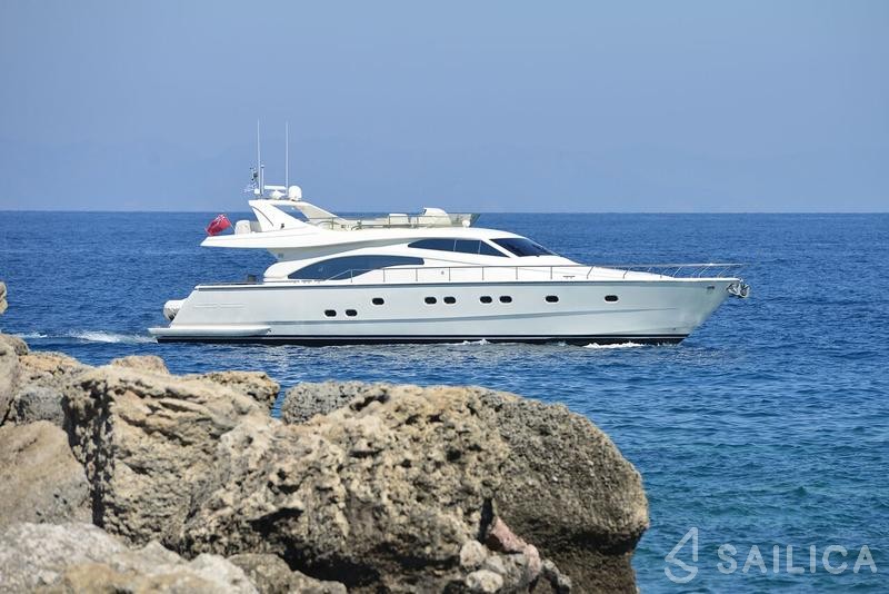 Ferretti 68 - Yacht Charter Sailica