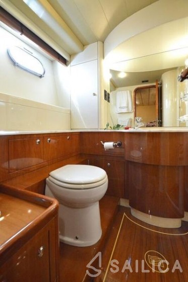 Ferretti 68 - Yacht Charter Sailica