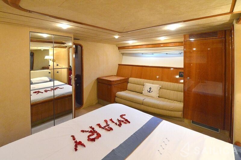 Ferretti 68 - Yacht Charter Sailica