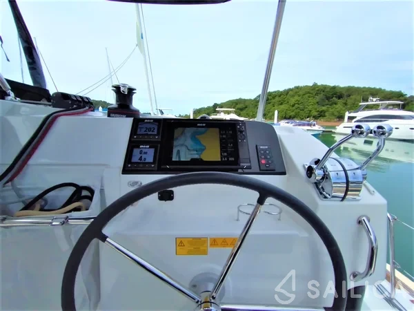 Lagoon 40 - Yacht Charter Sailica