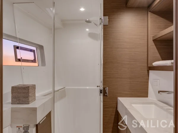 Lagoon 40 - Yacht Charter Sailica