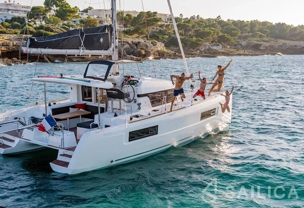 Lagoon 40 - Yacht Charter Sailica