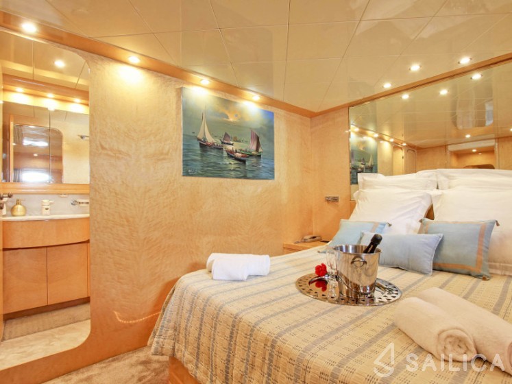 Rizzardi 80 Technema - Yacht Charter Sailica