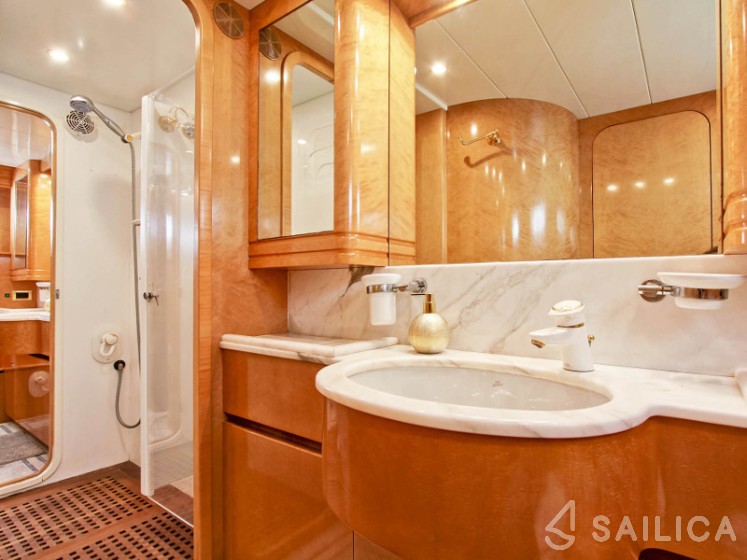Rizzardi 80 Technema - Yacht Charter Sailica
