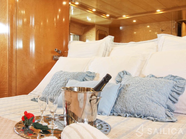 Rizzardi 80 Technema - Yacht Charter Sailica
