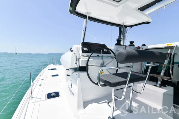 Lagoon 42 - Yacht Charter Sailica
