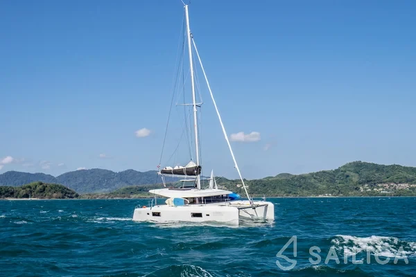 Lagoon 42 - Yacht Charter Sailica