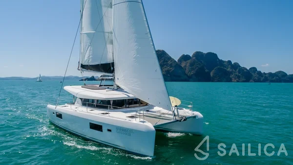 Lagoon 42 - Yacht Charter Sailica