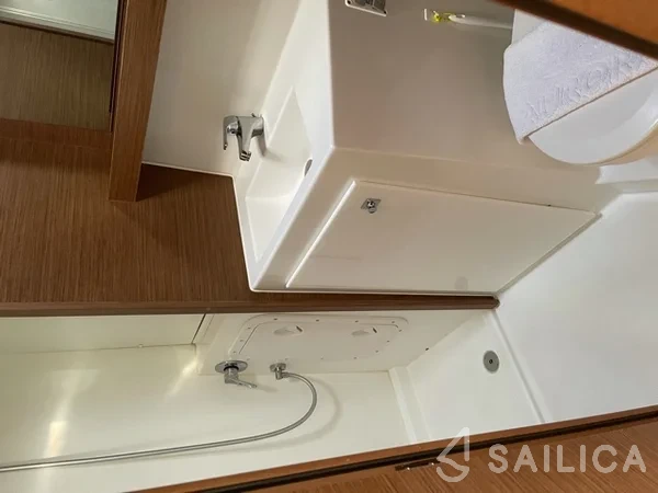 Lagoon 42 - Yacht Charter Sailica