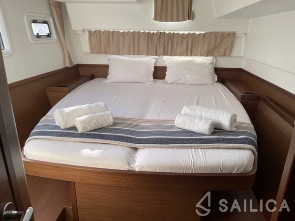 Lagoon 42 - Yacht Charter Sailica