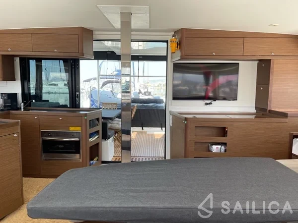 Lagoon 42 - Yacht Charter Sailica