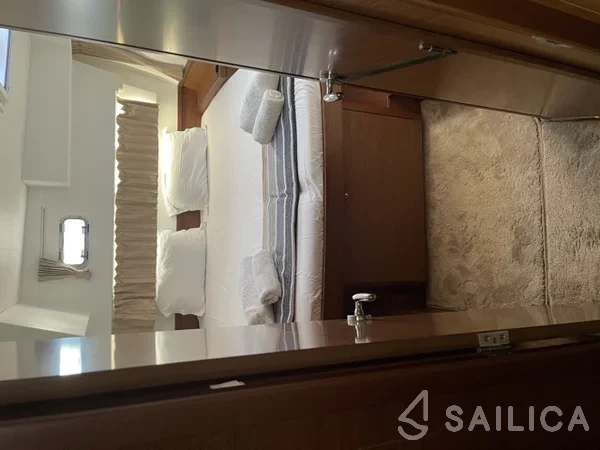 Lagoon 42 - Yacht Charter Sailica