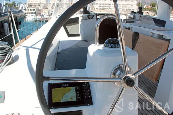 Oceanis 38.1 - Yacht Charter Sailica