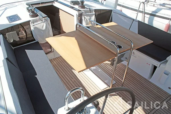 Oceanis 41.1 - Yacht Charter Sailica