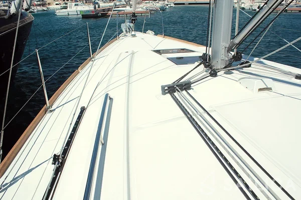 Oceanis 38.1 - Yacht Charter Sailica