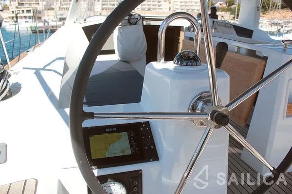 Oceanis 38.1 - Yacht Charter Sailica