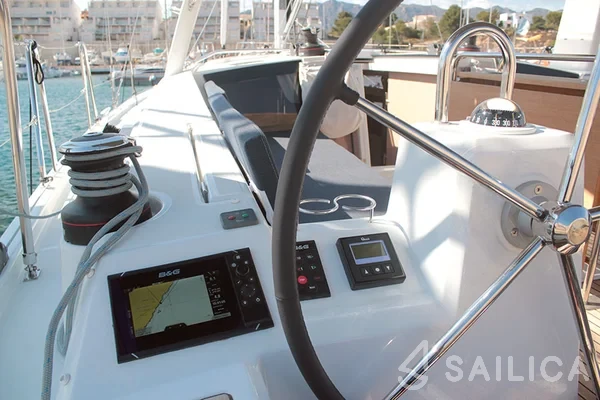 Oceanis 41.1 - Yacht Charter Sailica