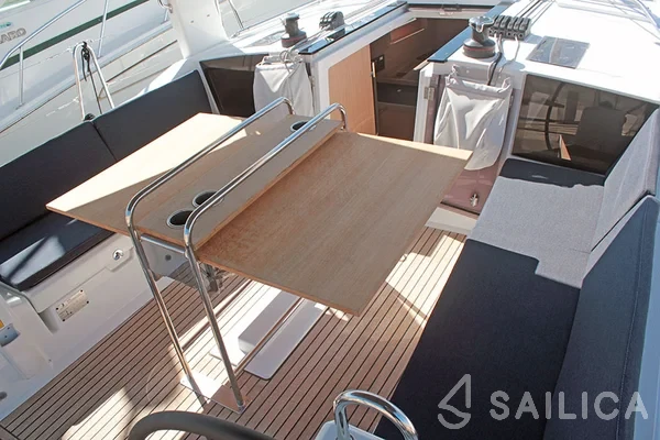 Oceanis 41.1 - Yacht Charter Sailica