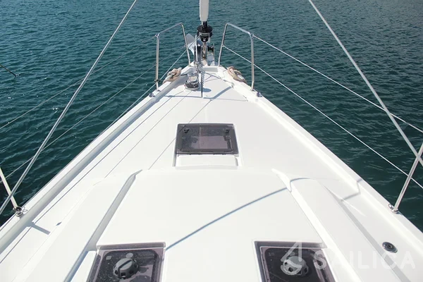 Oceanis 41.1 - Yacht Charter Sailica