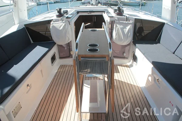 Oceanis 41.1 - Yacht Charter Sailica