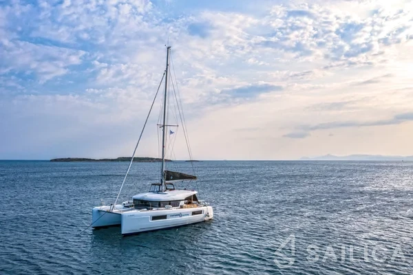 Lagoon 40 - Yacht Charter Sailica