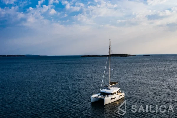 Lagoon 40 - Yacht Charter Sailica