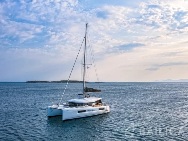 Lagoon 40 - Yacht Charter Sailica