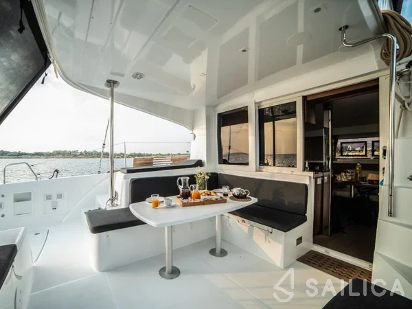 Lagoon 40 - Yacht Charter Sailica