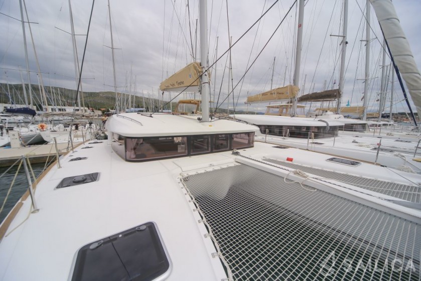 Lagoon 400 S2 - 4 + 2 cab. - Yacht Charter Sailica