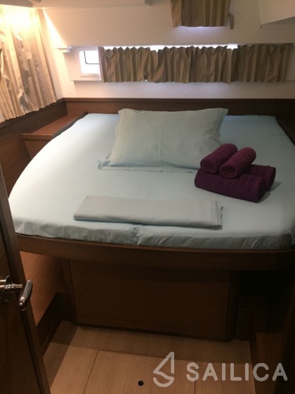 Lagoon 42 - 4 + 2 cab. - Yacht Charter Sailica