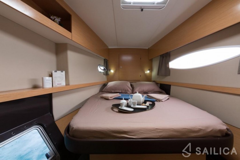 Helia 44 - 4 + 2 cab. - Yacht Charter Sailica