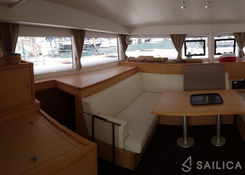 Lagoon 400 S2 - 4 + 2 cab. - Yacht Charter Sailica