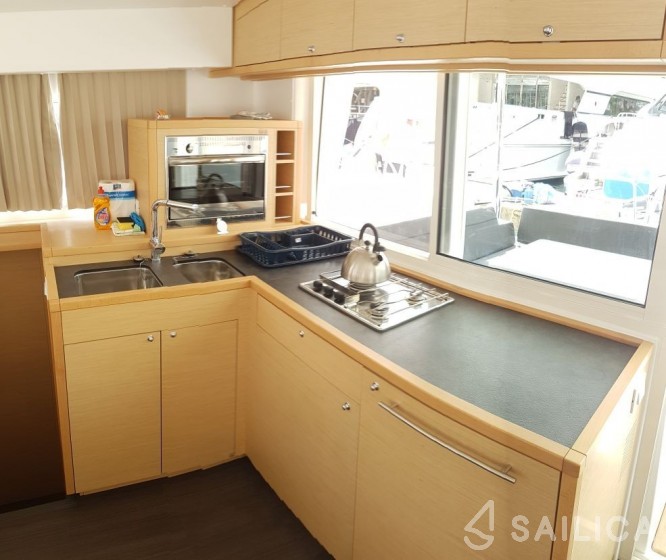 Lagoon 400 S2 - 4 + 2 cab. - Yacht Charter Sailica