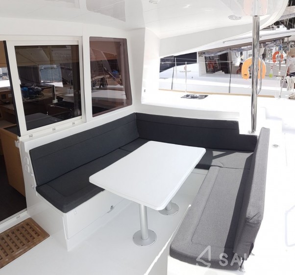 Lagoon 400 S2 - 4 + 2 cab. - Yacht Charter Sailica