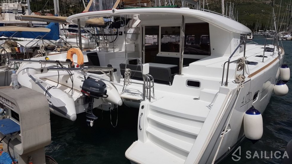 Lagoon 400 S2 - 4 + 2 cab. - Yacht Charter Sailica