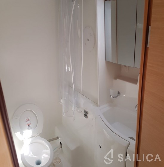 Lagoon 400 S2 - 4 + 2 cab. - Yacht Charter Sailica