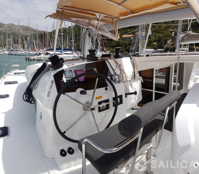 Lagoon 400 S2 - 4 + 2 cab. - Yacht Charter Sailica