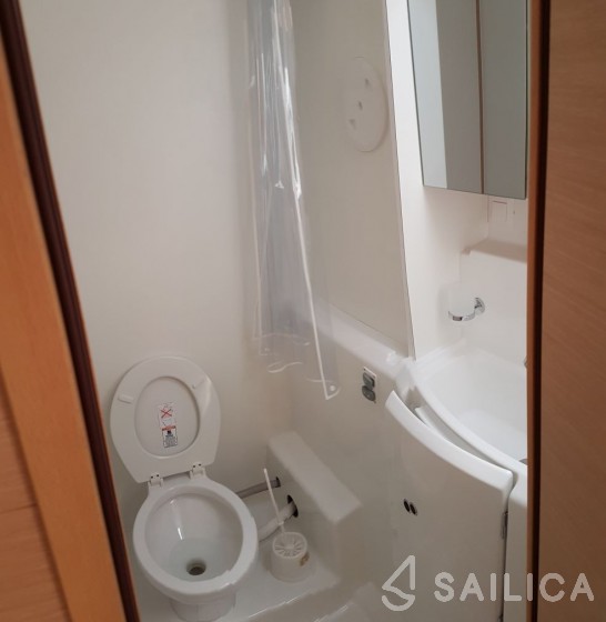 Lagoon 400 S2 - 4 + 2 cab. - Yacht Charter Sailica