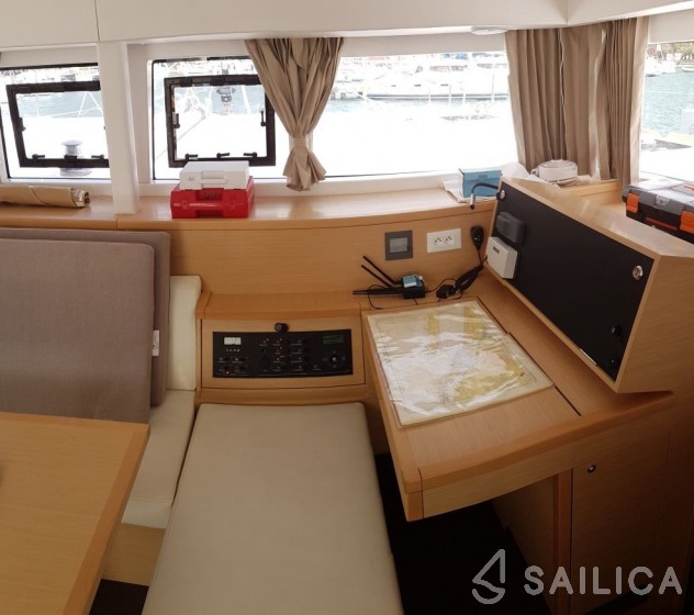 Lagoon 400 S2 - 4 + 2 cab. - Yacht Charter Sailica