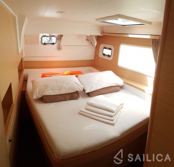 Lagoon 400 S2 - 4 + 2 cab. - Yacht Charter Sailica