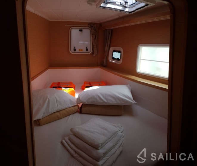 Lagoon 400 S2 - 4 + 2 cab. - Yacht Charter Sailica