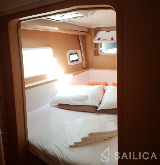 Lagoon 400 S2 - 4 + 2 cab. - Yacht Charter Sailica