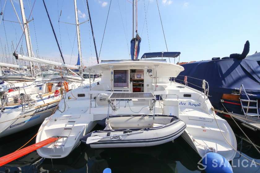 Lipari 41 - 4 + 2 cab. - Yacht Charter Sailica