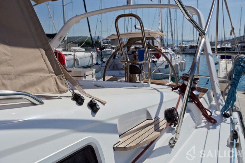 Allures 45 - Yacht Charter Sailica