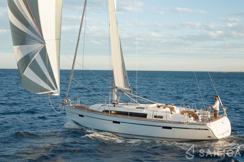 Bavaria Cruiser 41 - 3 cab. - Yacht Charter Sailica