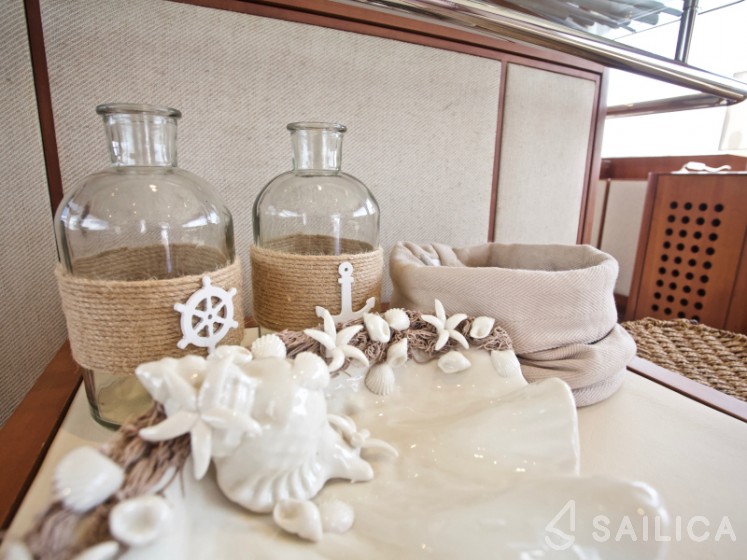 Aicon 75  - Yacht Charter Sailica