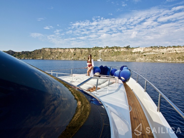 Aicon 75  - Yacht Charter Sailica