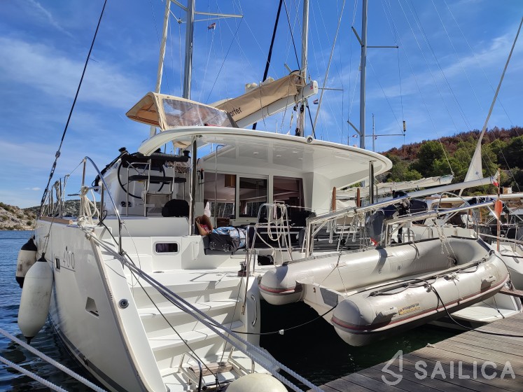 Lagoon 400 S2 - Yacht Charter Sailica