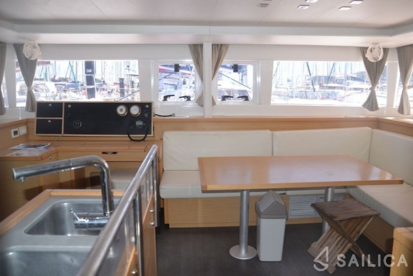 Lagoon 450 - 4 + 2 cab. - Yacht Charter Sailica