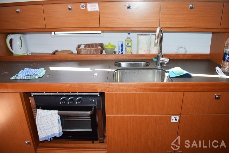 Bavaria Cruiser 41 - Yacht Charter Sailica